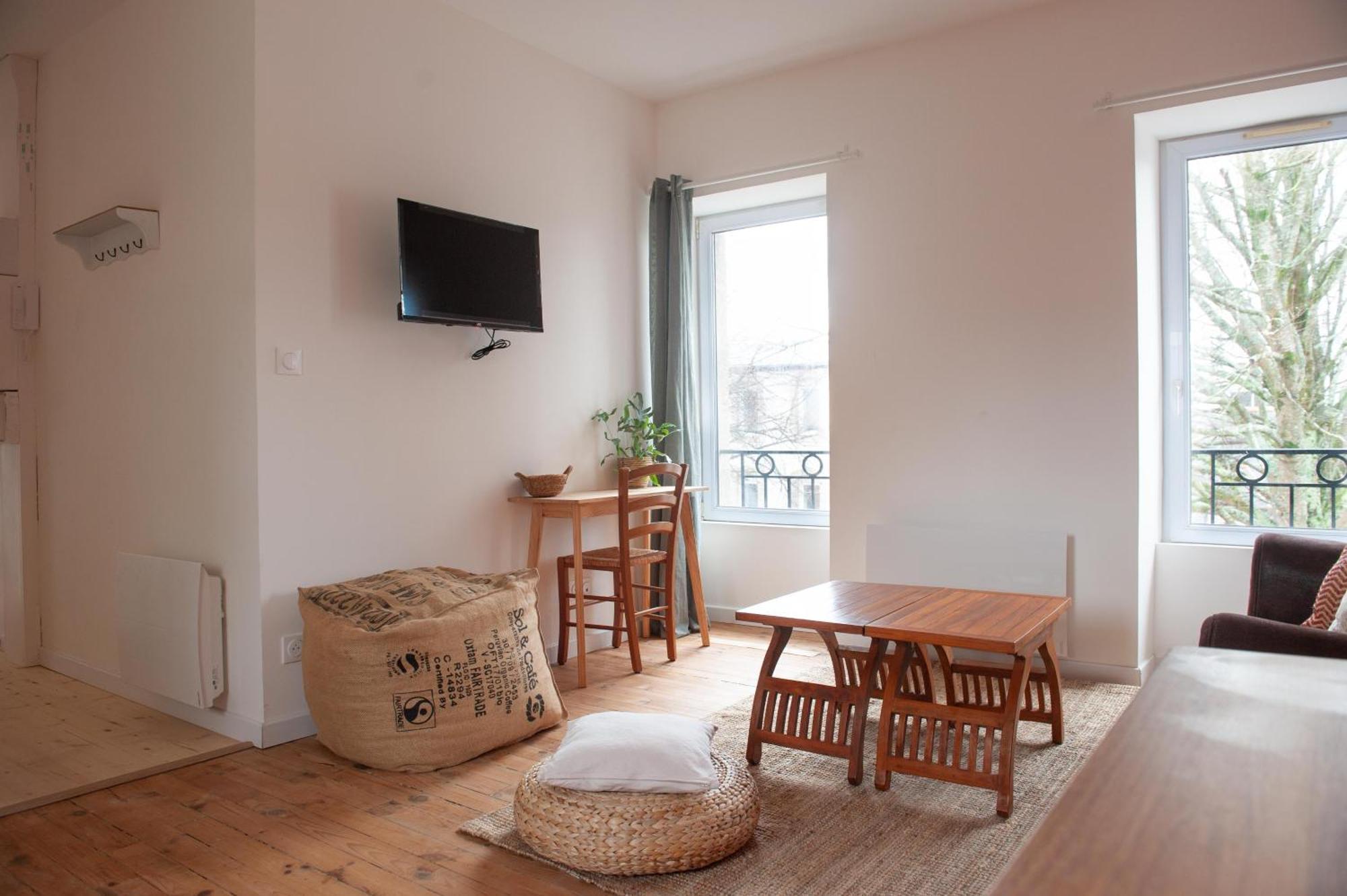 Immeuble De 3 Appartements Avec Cour Interieure เบรสต์ ภายนอก รูปภาพ